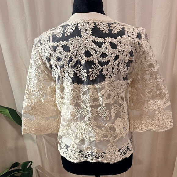 Current Air Women's Beige Lace-Trim Blouse - Picture 5 of 10